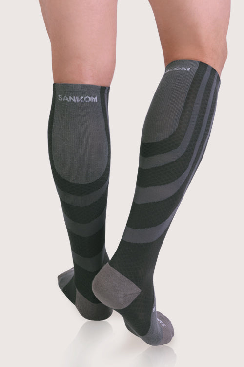 Active Compression Patent Socks by Avevitta Switzerland for Men - Grey