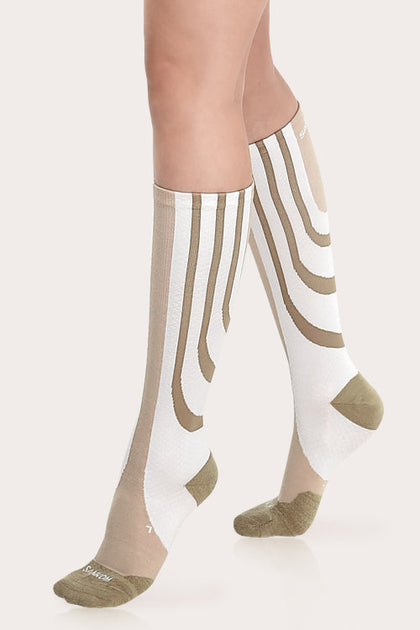 Active Compression Patent Socks by Avevitta Switzerland for Women - White